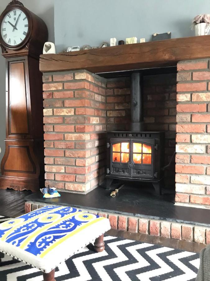 Charming 3 Bedroom House With A Warmth Character Glyn Neath Exterior foto